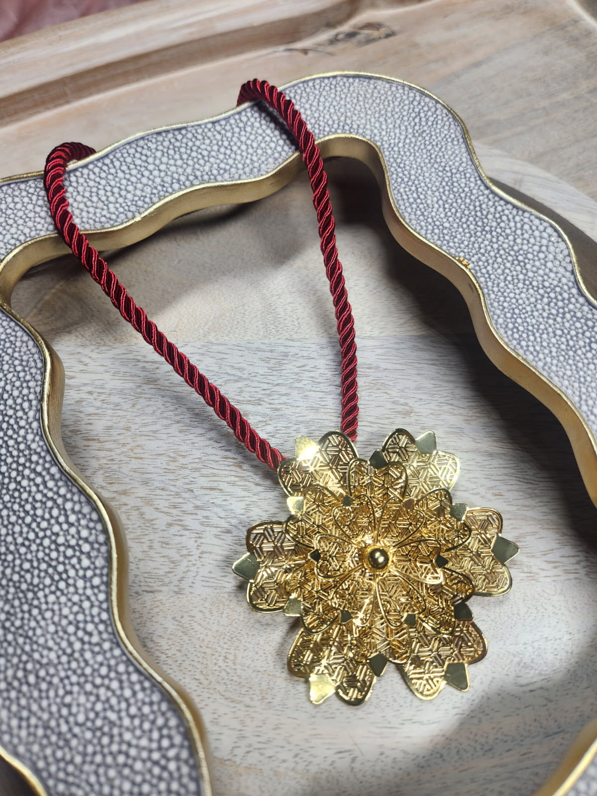 Encanto dorado necklace
