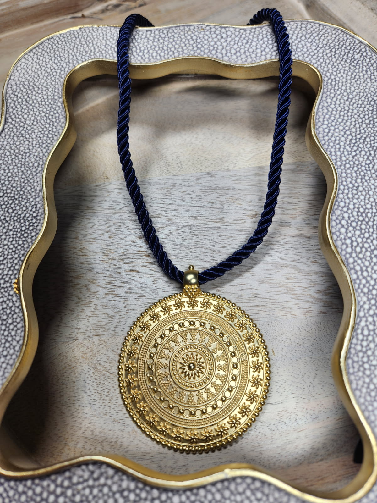 Encanto dorado necklace
