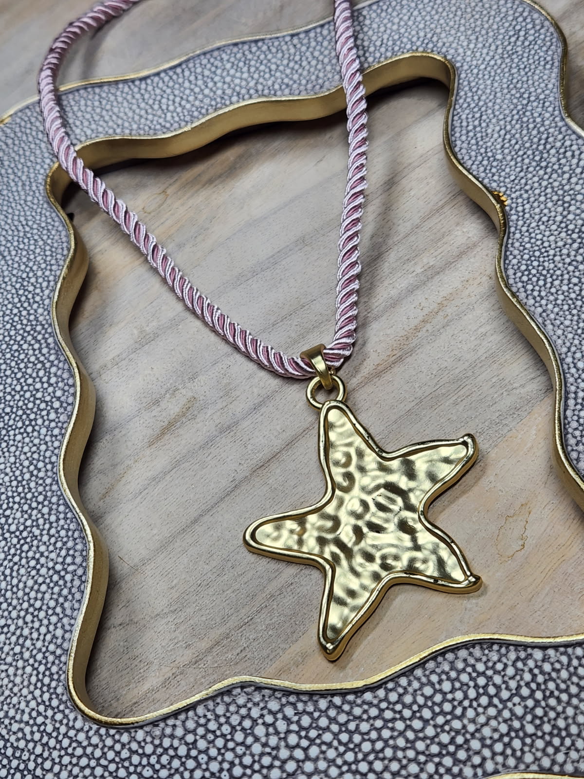 Encanto dorado necklace