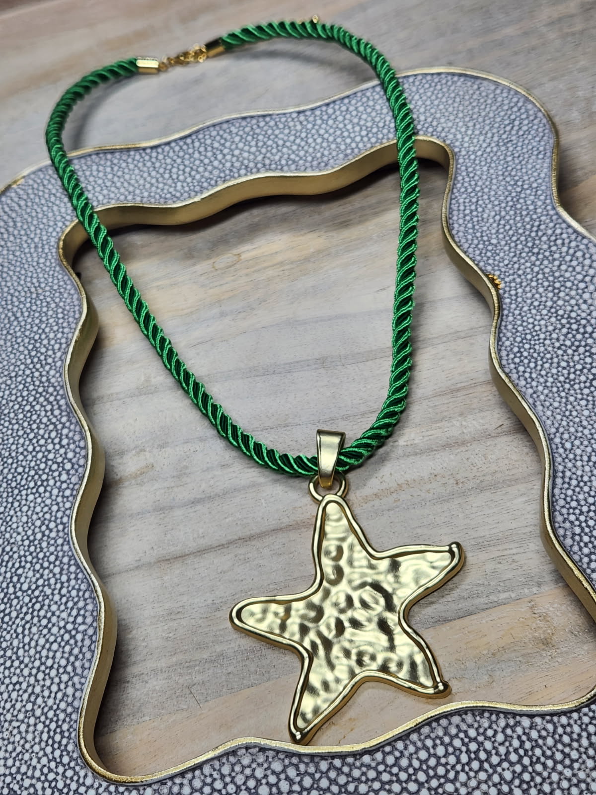 Encanto dorado necklace