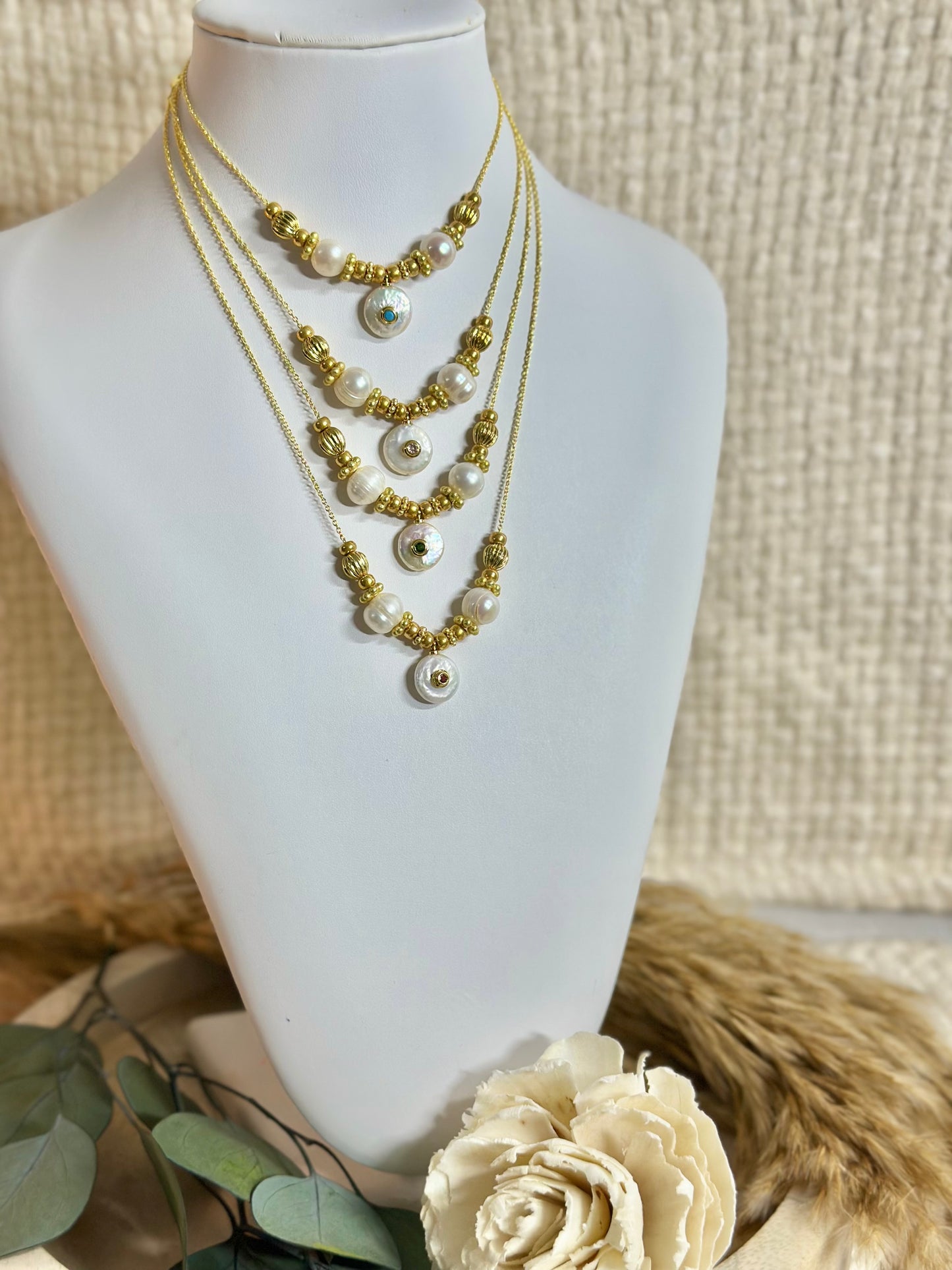 Pearls circle necklace