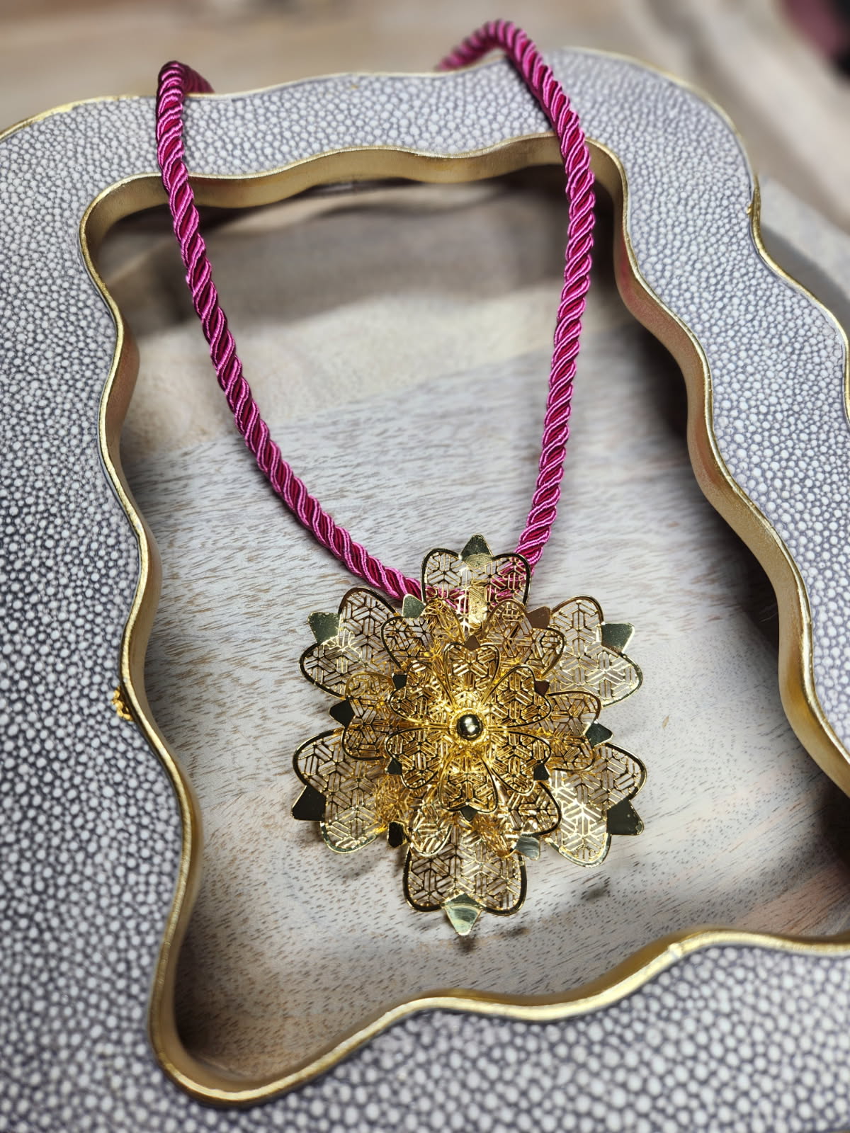 Encanto dorado necklace
