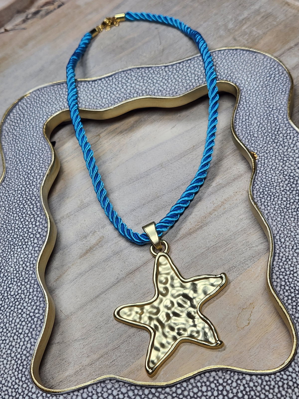 Encanto dorado necklace