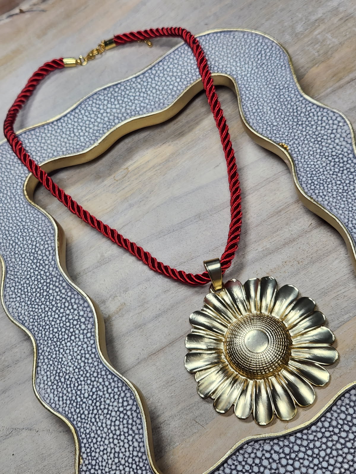 Encanto dorado necklace