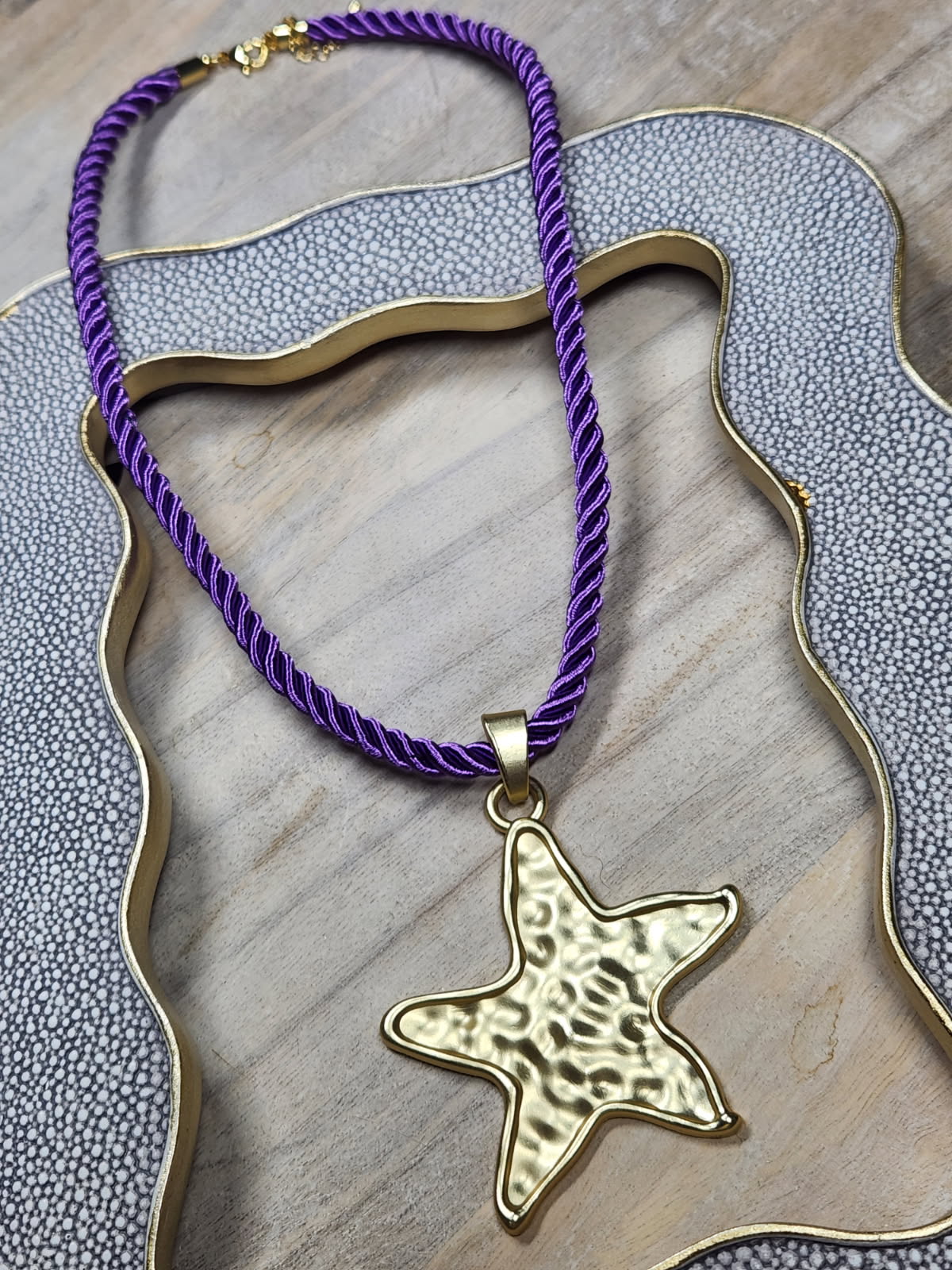 Encanto dorado necklace