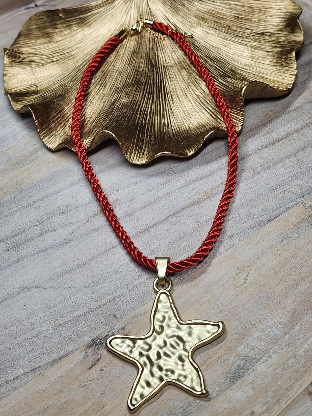 Encanto dorado necklace