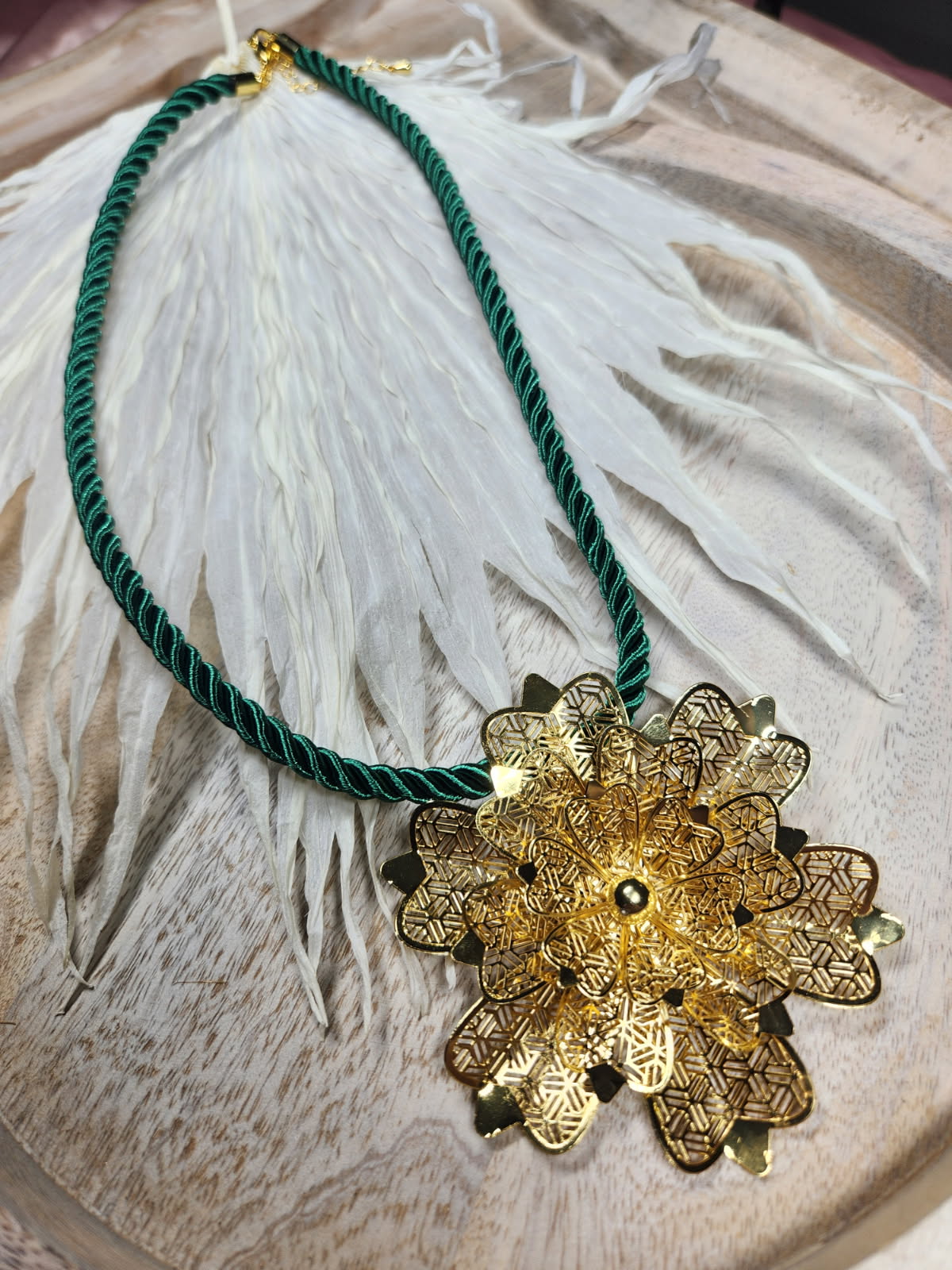 Encanto dorado necklace