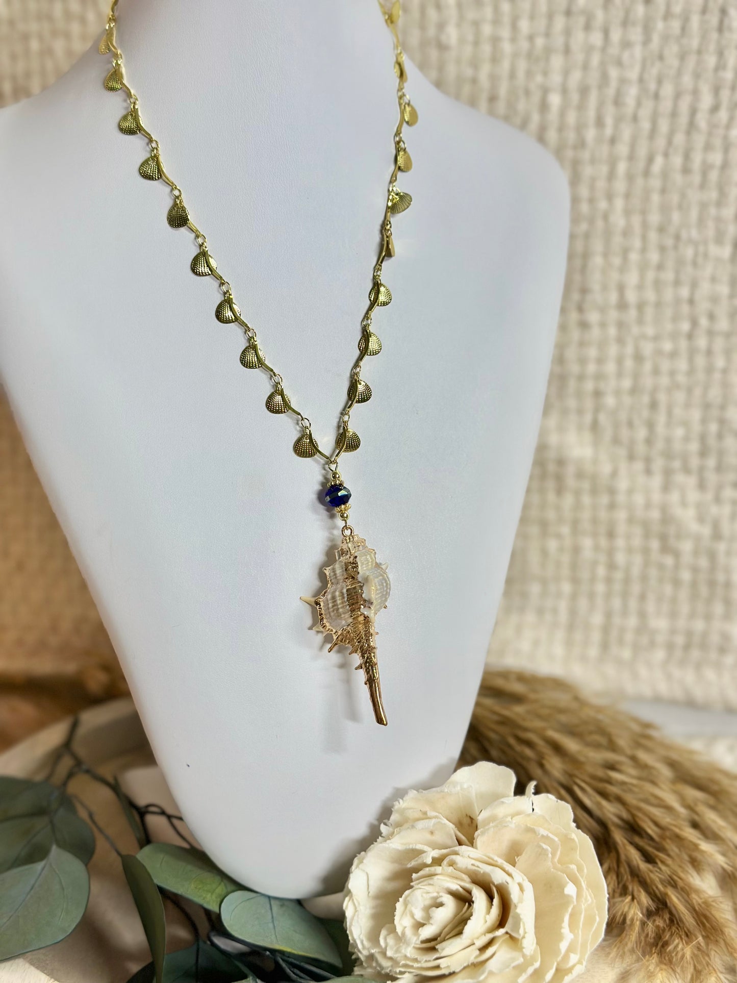 Sea waves necklace